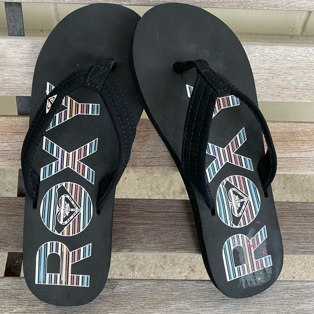 Roxy, flip flops, size 8.